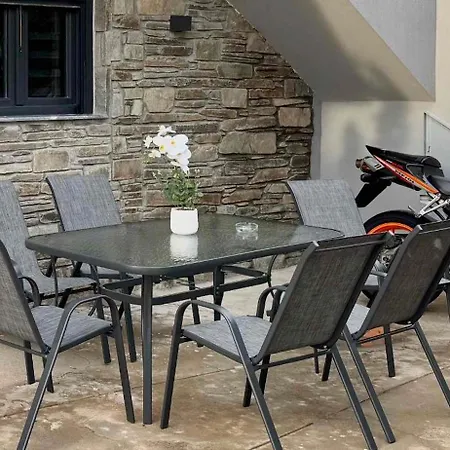 George - Matas House نيكيتي